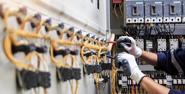 Professional Electrician technician working in Edgewater, FL